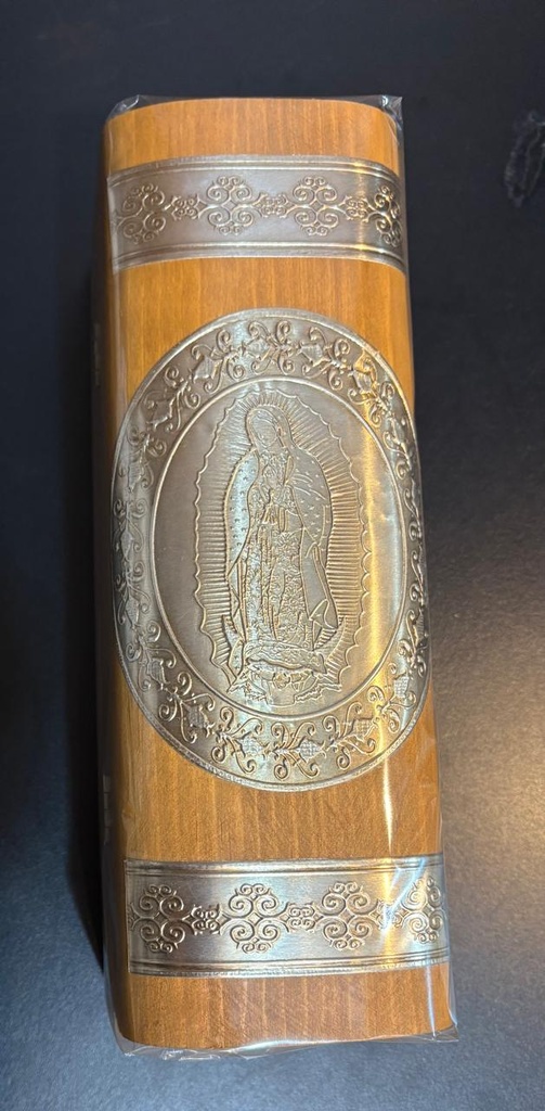 VELA REPUJADO CAJA MADERA ISIS