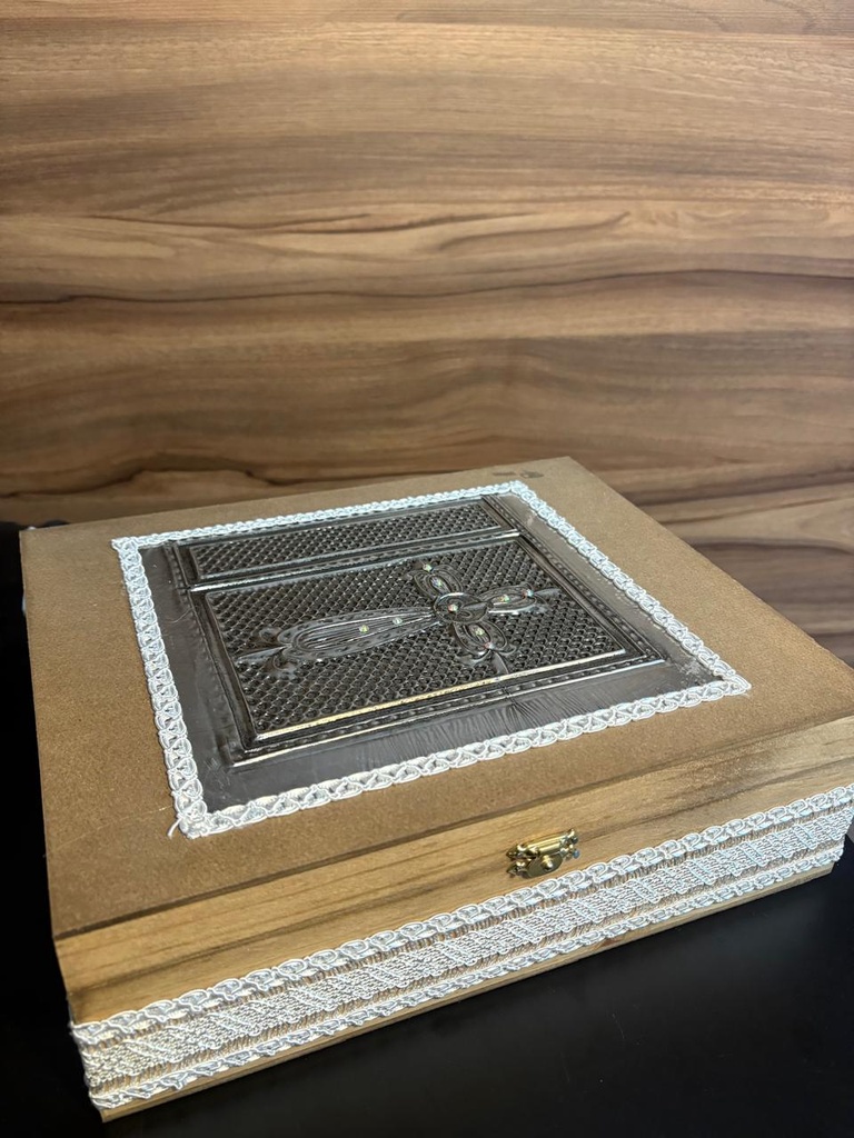 SET PRIMERA COMUNION CAJA REPUJADO