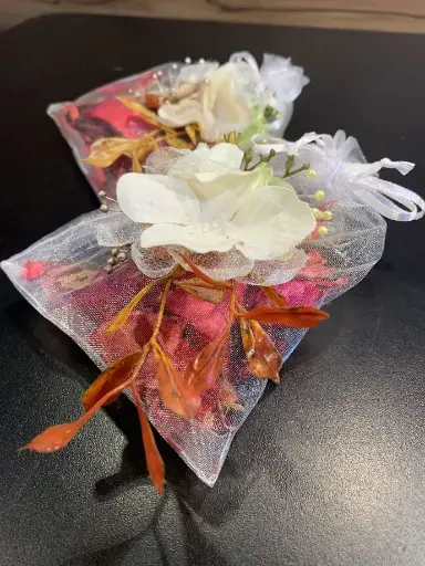 [0002927] BOLSA ORGANZA CON PETALOS 