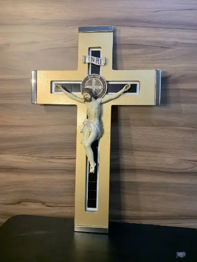 FIGURA DE RESINA CRISTO MED ORO INTERIOR NEGRO